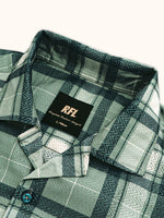Load image into Gallery viewer, Men Smart Fit Chequered Green Half Sleeve Shirt
